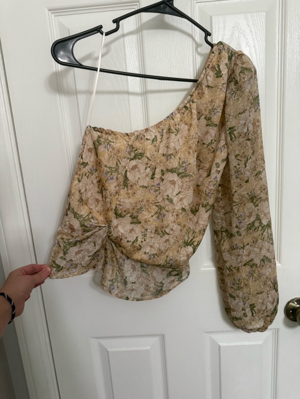 Heartloom One-Shoulder Floral Blouse in Beige and Green